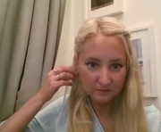 oxifoxi is a  year old female webcam sex model.