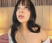 alahia_hank is a  year old female webcam sex model.
