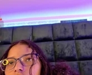 beccareedd is a 19 year old female webcam sex model.