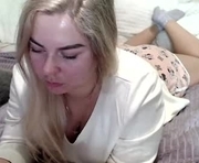 scarletjohans is a 27 year old female webcam sex model.