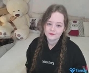 soft_purr_kitty is a 23 year old female webcam sex model.
