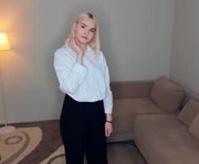 merylstript is a 18 year old female webcam sex model.