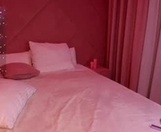 luunnmoon is a 18 year old female webcam sex model.