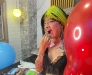 hillsdandarkie_44 is a  year old female webcam sex model.
