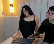 emy_noah is a 19 year old couple webcam sex model.
