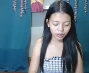 juliannahh is a  year old female webcam sex model.