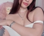 ariellaallure is a 20 year old female webcam sex model.