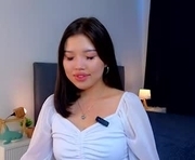 orvagaler is a 18 year old female webcam sex model.