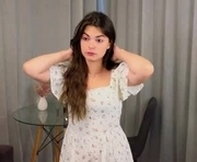 edinaestabrooks is a 18 year old female webcam sex model.