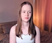 editaytes is a 18 year old female webcam sex model.