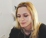 peppymia is a 25 year old female webcam sex model.