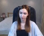 mimicrash is a 18 year old female webcam sex model.
