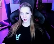 cutemousee is a 21 year old female webcam sex model.