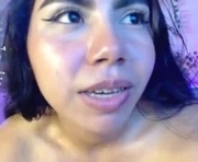 kiarabenedetti_ is a 18 year old female webcam sex model.