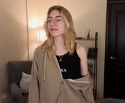 rosa_jones_ is a 18 year old female webcam sex model.