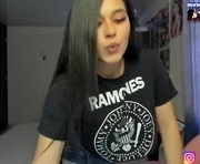 aleuchiha is a 19 year old female webcam sex model.