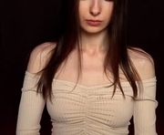 notelis is a 18 year old female webcam sex model.