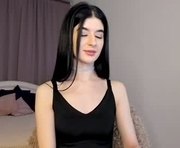 laura_coy is a 19 year old female webcam sex model.