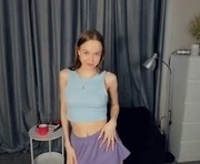loveeonlovee is a 18 year old female webcam sex model.