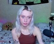 emmalovepink is a 18 year old female webcam sex model.