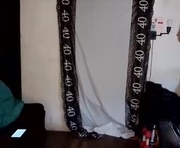 laureybabe44 is a 40 year old female webcam sex model.