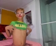 roussy_hade is a 18 year old shemale webcam sex model.