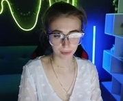 carolinaares is a  year old female webcam sex model.
