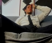 tom_blunt96 is a 28 year old male webcam sex model.