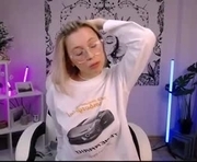 ellysunlover is a 25 year old female webcam sex model.