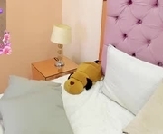 issa_baxter is a  year old female webcam sex model.