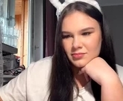 alodiegateley is a 18 year old female webcam sex model.
