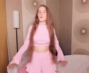 moiraferrett is a 18 year old female webcam sex model.