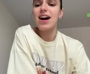 suzyjames is a 20 year old female webcam sex model.