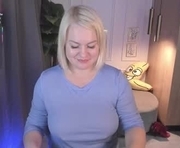 yolanda_kiss is a 40 year old female webcam sex model.