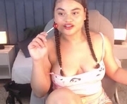 miabloomm is a 18 year old female webcam sex model.