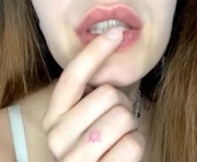 pollymammano is a 18 year old female webcam sex model.