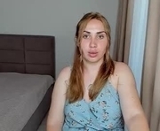 arobelamur is a 21 year old female webcam sex model.