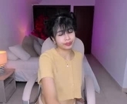 kloee_brown is a 18 year old female webcam sex model.