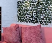 saracorraless is a 22 year old female webcam sex model.