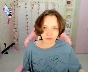 hello_helena is a 18 year old female webcam sex model.