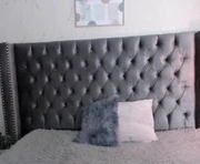 mel_moore is a 18 year old female webcam sex model.