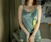 schoolg1rl is a 18 year old female webcam sex model.