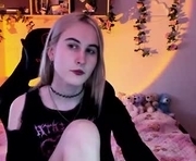 pinkypaws is a 18 year old shemale webcam sex model.