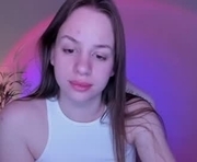hellokittyyam is a 19 year old female webcam sex model.