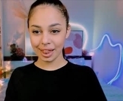 luckybabymeow is a 18 year old female webcam sex model.