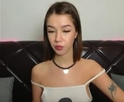 ellie_miller_ is a 19 year old female webcam sex model.