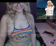 boobdylan420 is a 19 year old female webcam sex model.