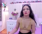 littleesamy is a  year old female webcam sex model.