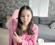 nomibean is a 19 year old female webcam sex model.