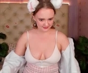 lela_ryan is a 19 year old female webcam sex model.